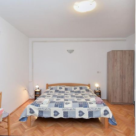 Rooms Veli Vrh 2208 Pula Exteriör bild