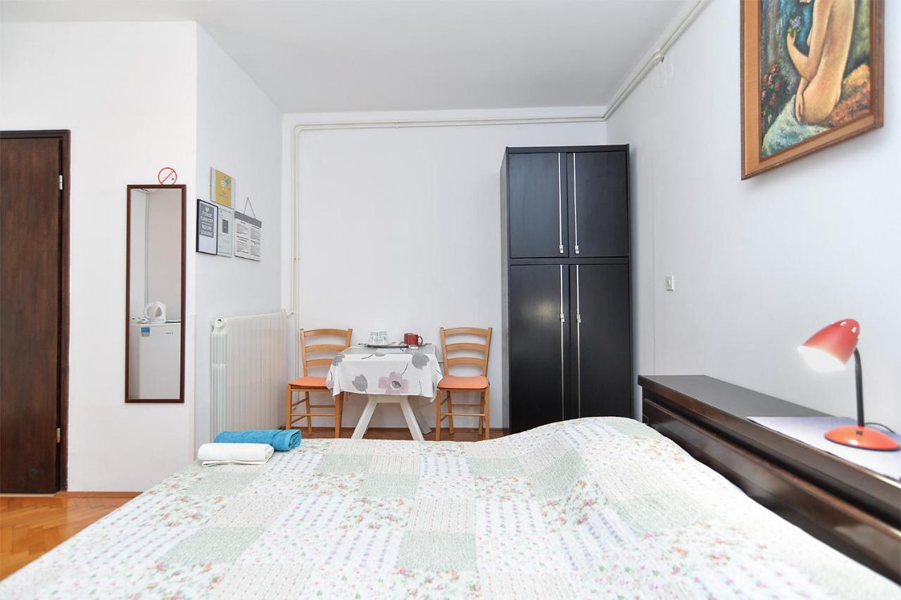 Rooms Veli Vrh 2208 Pula Exteriör bild